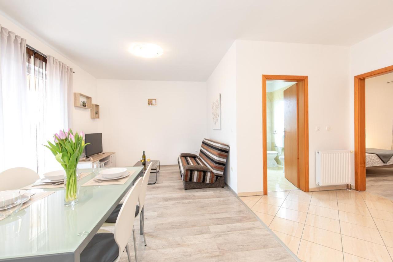 Apartments Doris, Krk คิร์ก ภายนอก รูปภาพ