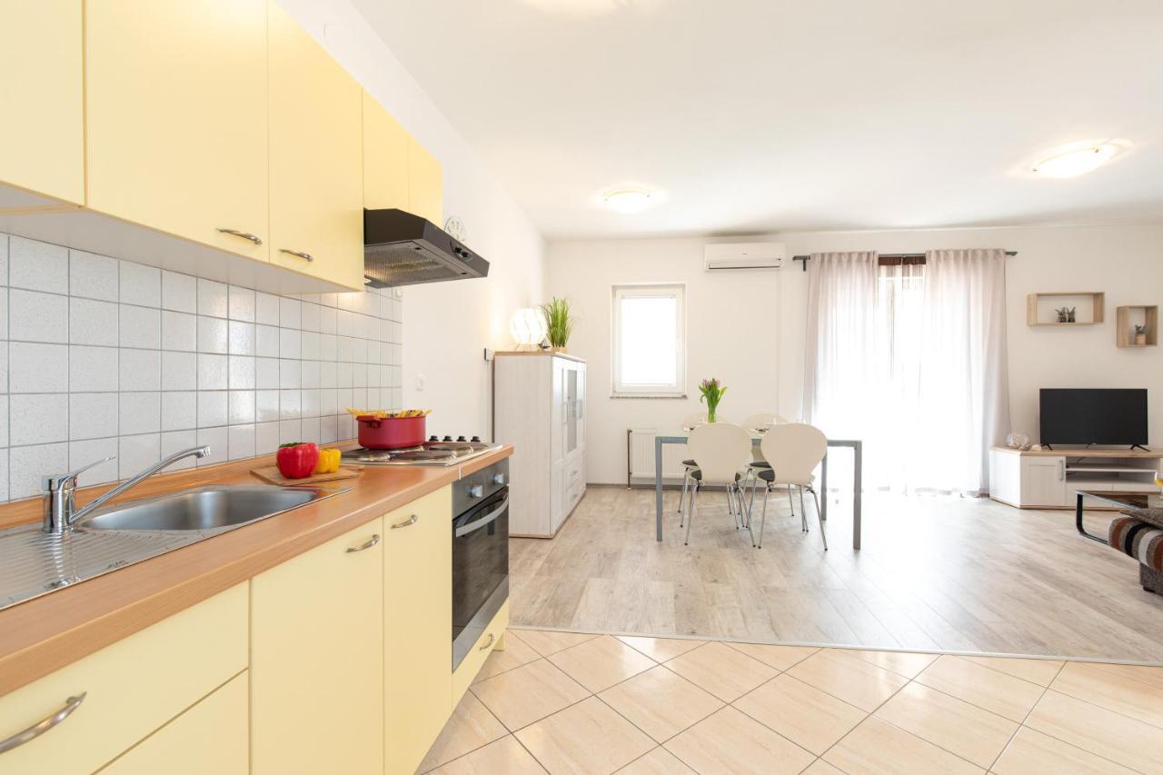 Apartments Doris, Krk คิร์ก ภายนอก รูปภาพ