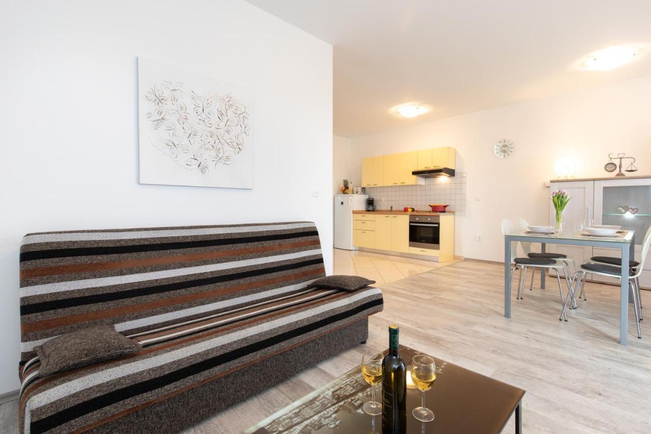 Apartments Doris, Krk คิร์ก ภายนอก รูปภาพ